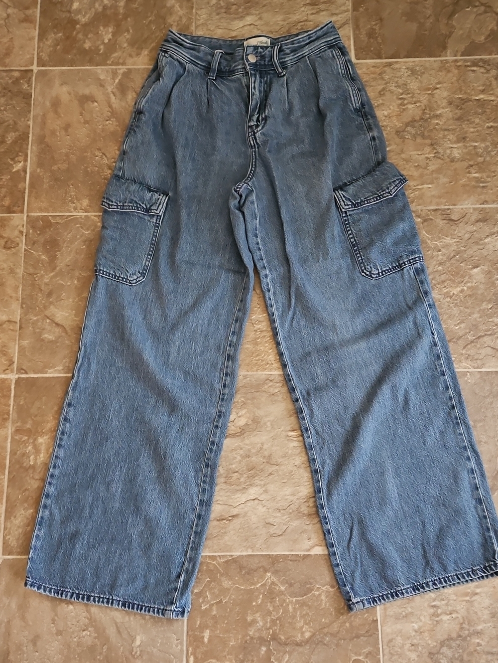 Universal Thread Medium Blue Wide-Leg Cargo Jeans